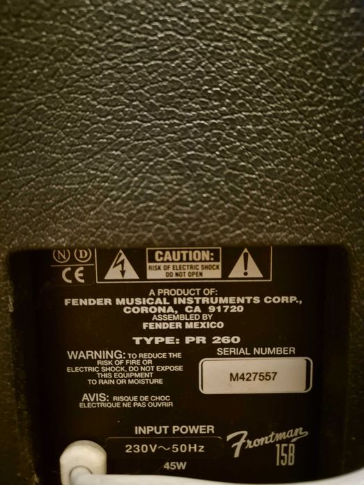 Amplificador para baixo e/ou guitarra Fender Frontman 15B