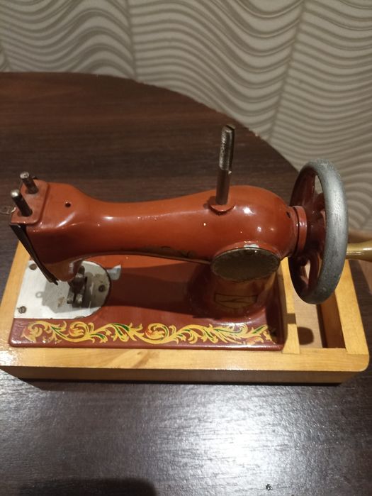 Продам детскую швейную машинку ДШМ2