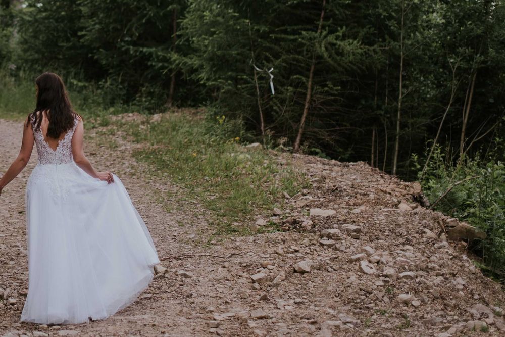 Suknia ślubna, litera A, wycięte plecy