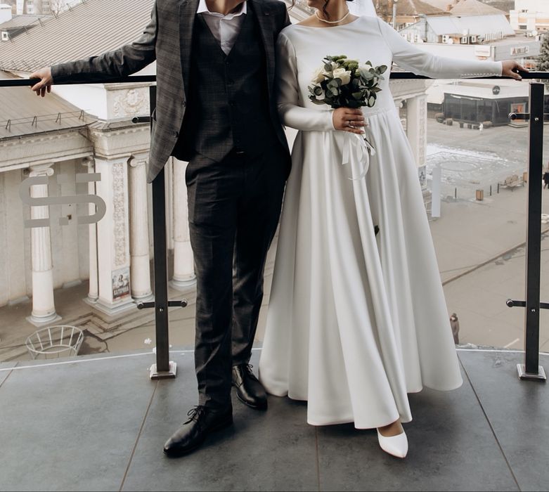 Продам весільну сукню, зима-весна.