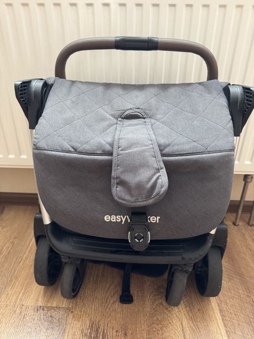 Легка прогулянкова коляска Easywalker