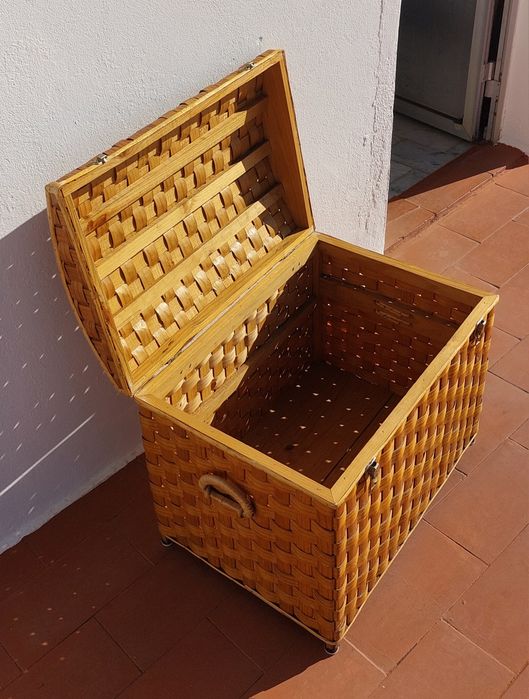 Arca em folha de madeira