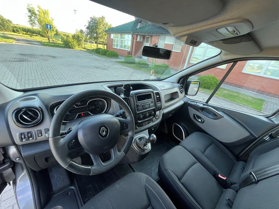 Renault Trafic z roku 2015 rok produkcji .2 drzwi super stan