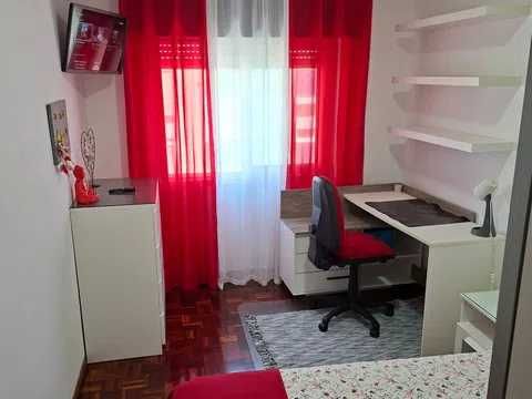 Quarto individual, Proximo da Escola Superior Teatro Cimena na Amadora