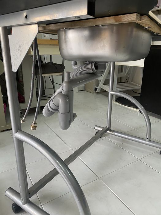 Vendo excelente movel com cuba e torneira, e canalização