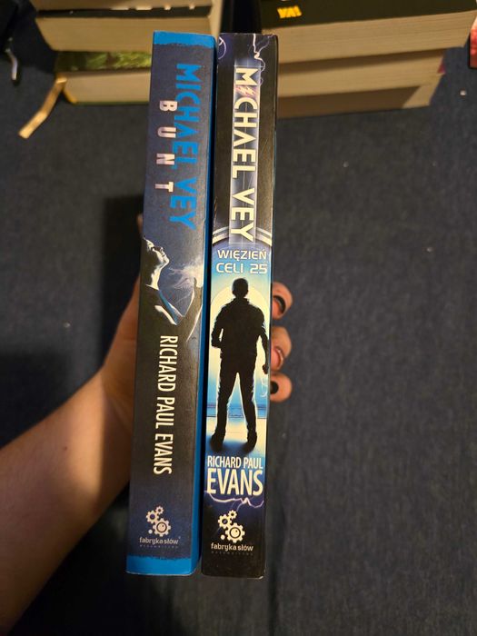 Richard Paul Evans "Michael Vey - Więzień celi 25" + "Bunt"