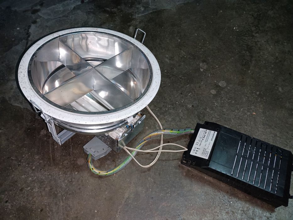 Variedade de projetores e candeeiros 10€ unidade