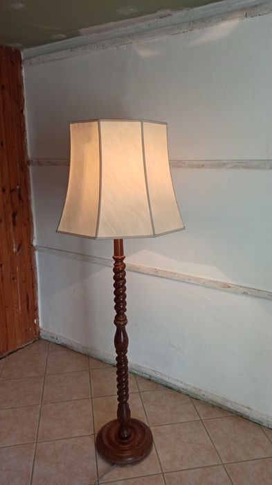 Stojąca retro lampa