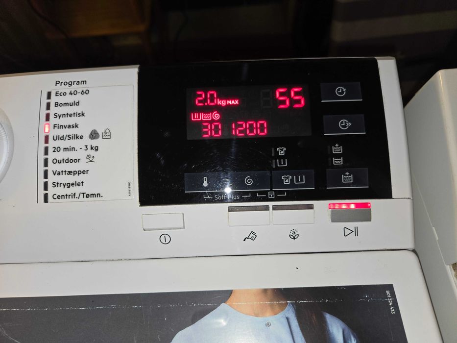 Pralka AEG-Husqvarna  40 cm. 6 kg. 1200. LCD. Klasa A3+. Po serwisie