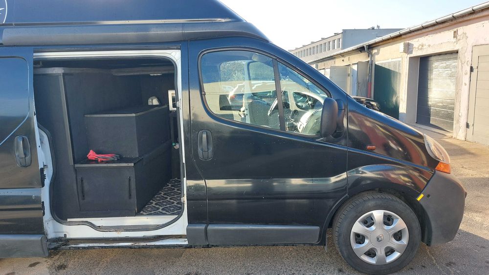 Renault Trafic 2006 rok camper