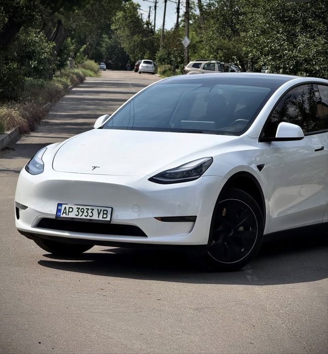 Tesla model Y 2020 рік