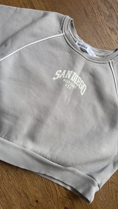 Світшот укорочений Bershka з принтом