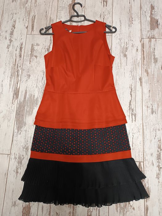 Сукня для дівчини або жінки.