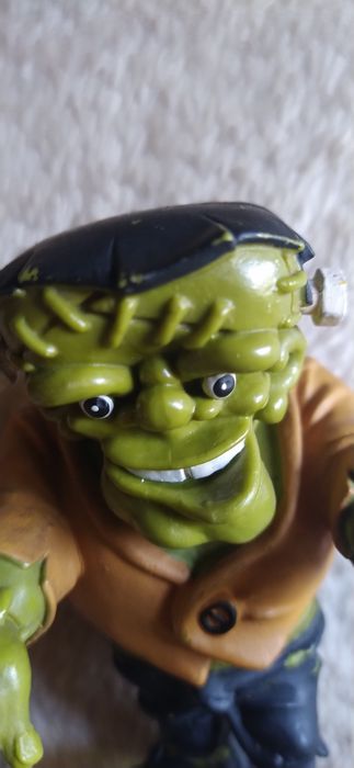 Boneco da coleção monstros Maia Borges