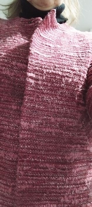 Elegância Intemporal: Casaco Curto em Tweed/Bouclé Vinho