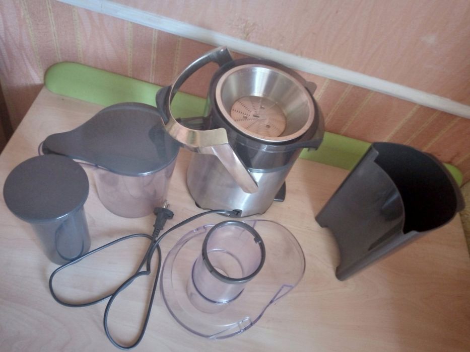 Соковыжималка Tefal Easy Fruit ZE 610 D, б/у.