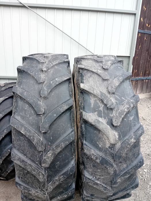 komplet opon  do ciągnika – przód + tył firmy Firestone.
Opony wysokiej jakości, znanej marki, w dobrym stanie – gotowe