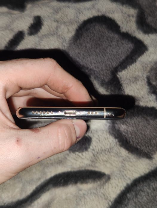 iPhone Xs 4/64 гб