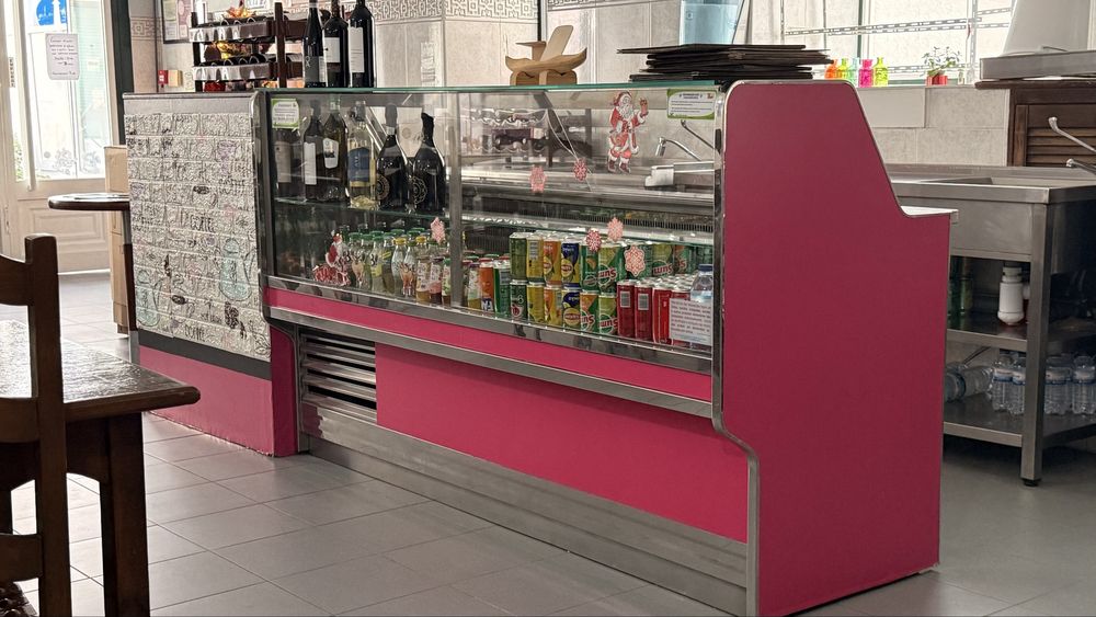 Vitrine Refrigerada Profissional para Pastelaria / Café