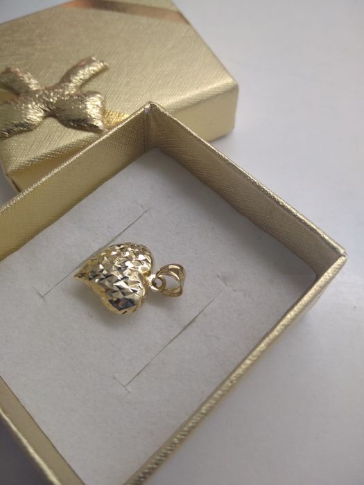 Złoty wisiorek serduszko grawerowane złoto 585   243