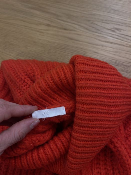 Светр з великим горлом