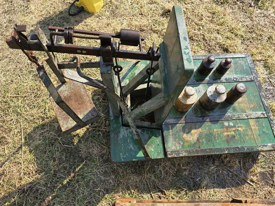 Waga rolnicza szalkowa do 200Kg plus obciążniki