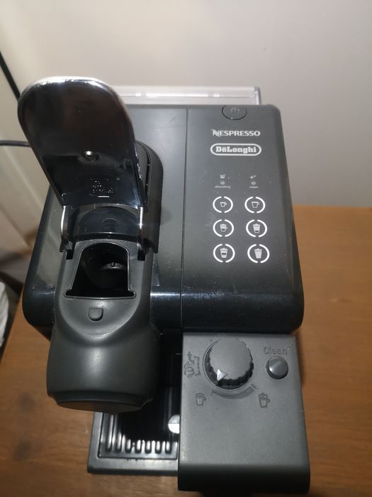 Expres do kawy DeLonghi, na kapsułki +kapsułki