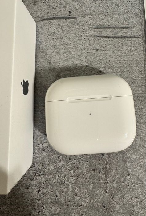 Продам AirPods 3 lightning case