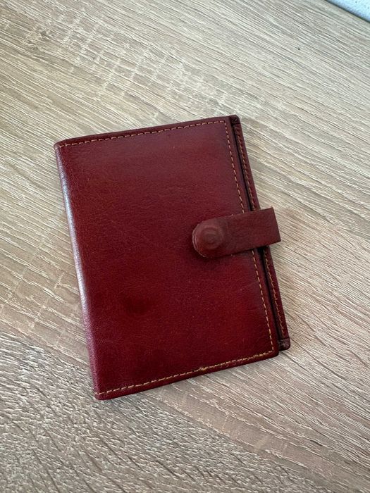 Bordowy portfel skórzany mały elegancki