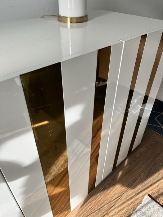 Aparador branco e dourado interdesign