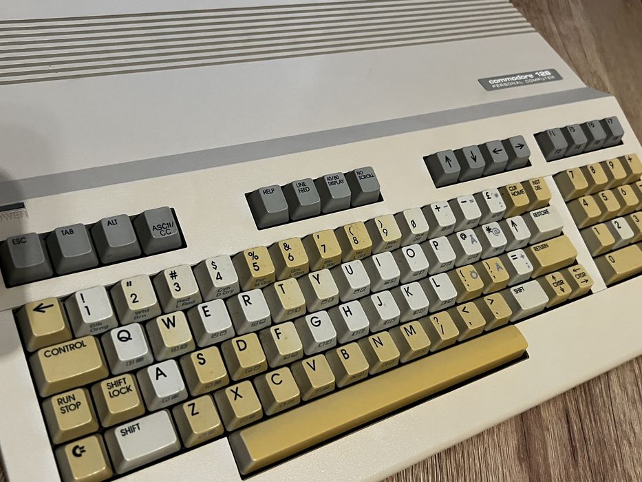 Komputer Commodore 128