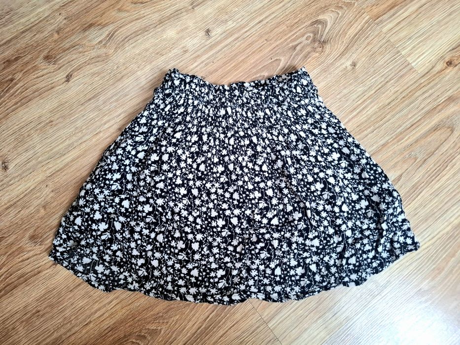 Paka ubranek dla dziewczynki 104/128 cm