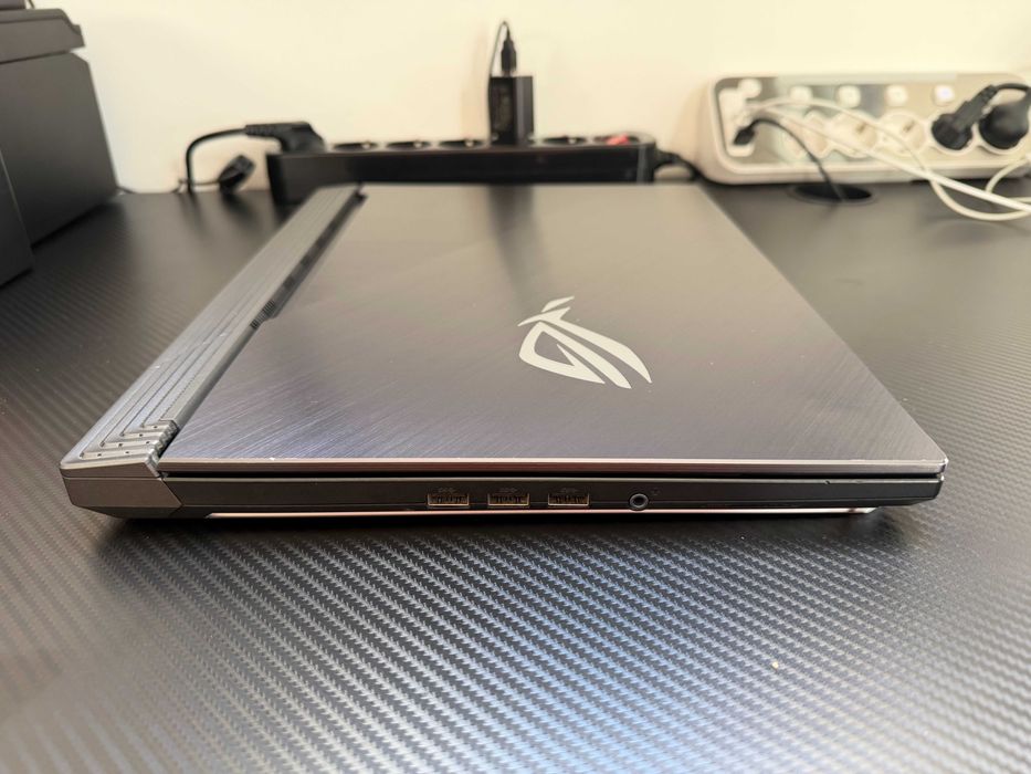 ASUS ROG Strix SCAR III i7 / 32GB / RTX 2070 / 1TB SSD / 240Hz