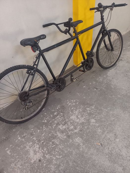 Bicicleta dupla para desfrutar com outa pessoa que não saiba andar de bicicleta