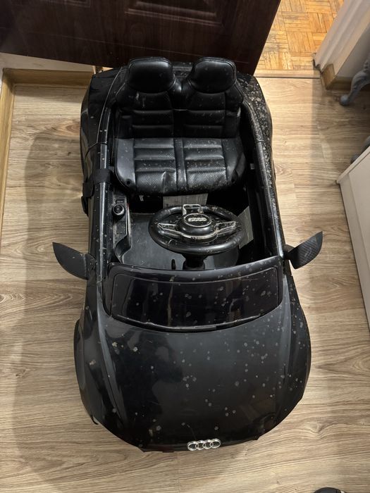 Samochód na akumulator dla dzieci Audi R8