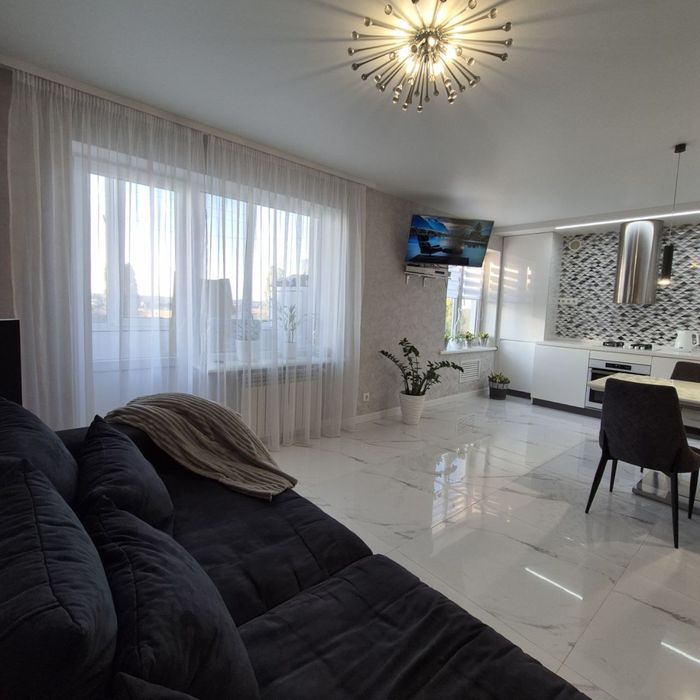 Продам трикімнатну квартиру на ремонтом