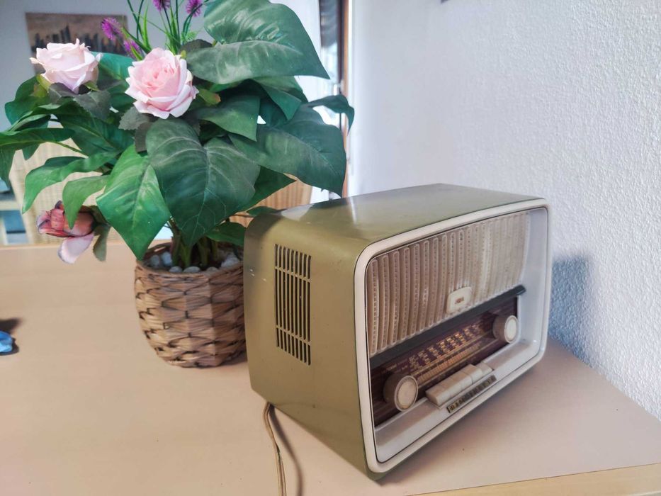 Rádio AEG Bimbinette – 1959/60 – Válvulas – Totalmente Funcional