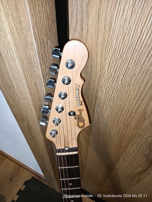 Guitarra elétrica G&L (USA) Legacy Blue Swirl