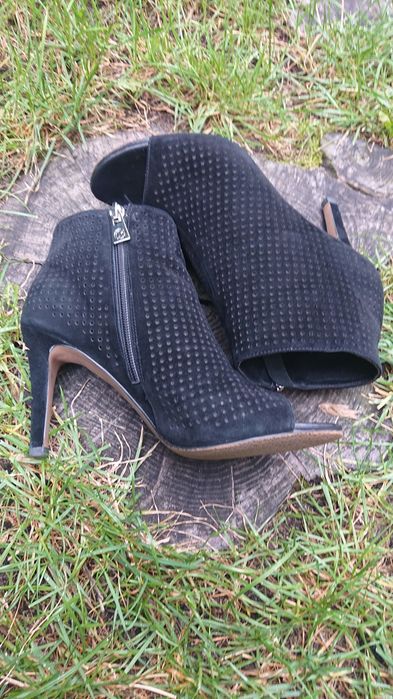 Kazar czarne zamszowe botki sandałki szpilki. Venezia.