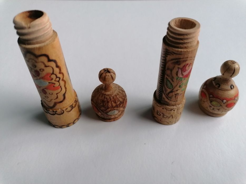 2 Porta agulhas em madeira pintada

Envio em embalagem cuidada e p