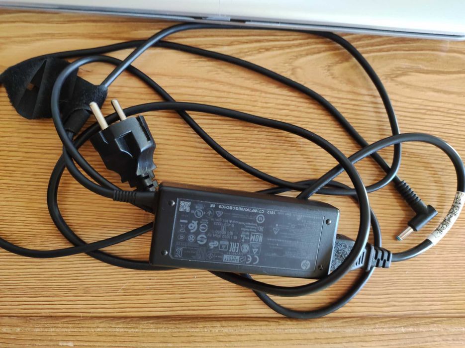 Portátil HP Laptop 15-da0xxx DEFG1JJT de 2020 com 2 anos e meio de uso