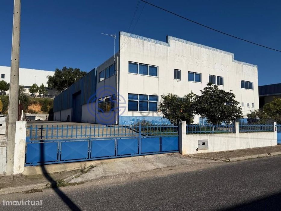 Vende Armazém Industrial - Constância