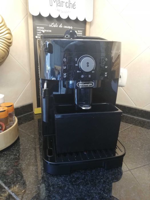 Máquina de Café De'Longhi Magnifica S - semi-nova