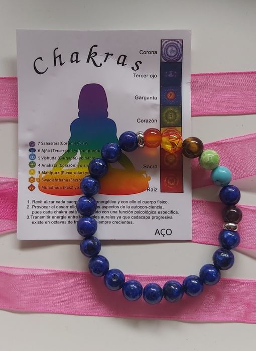 Pulseira elástica azul, com pedras naturais "7 chakras"
