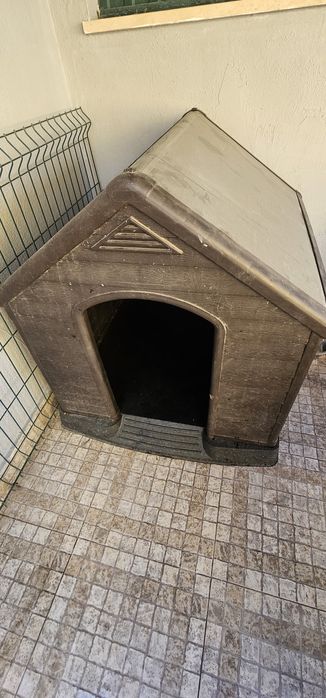 Vendo casota de cão usada