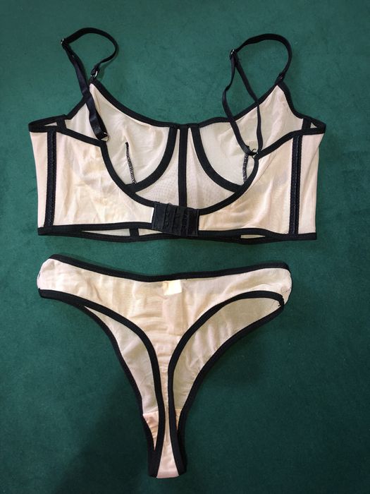 Нижня білизна (ліф корсетом)