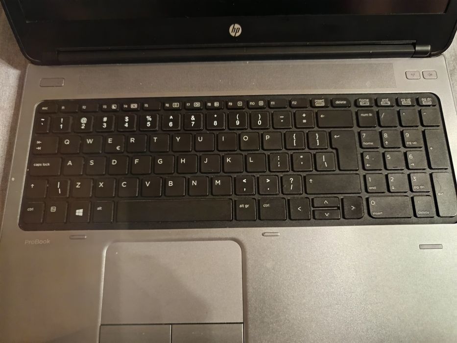 Używany laptop bez dysku i RAM - na części