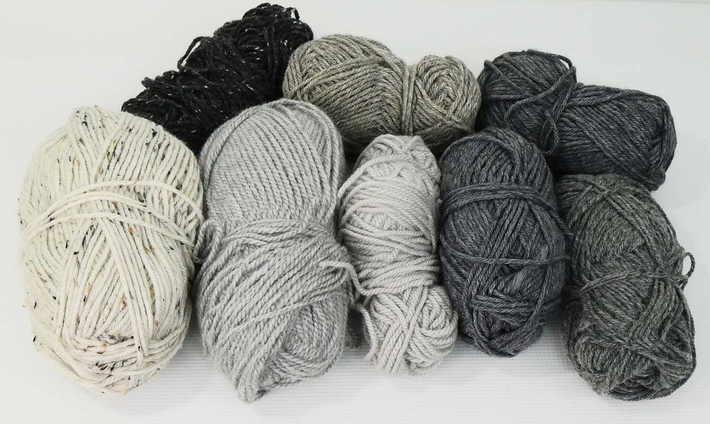 16.Włóczka wełna i mieszanki mix zestaw 550g