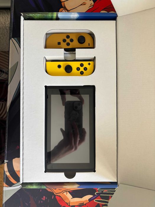 Nintendo Switch Versão Eevee e Pikachu