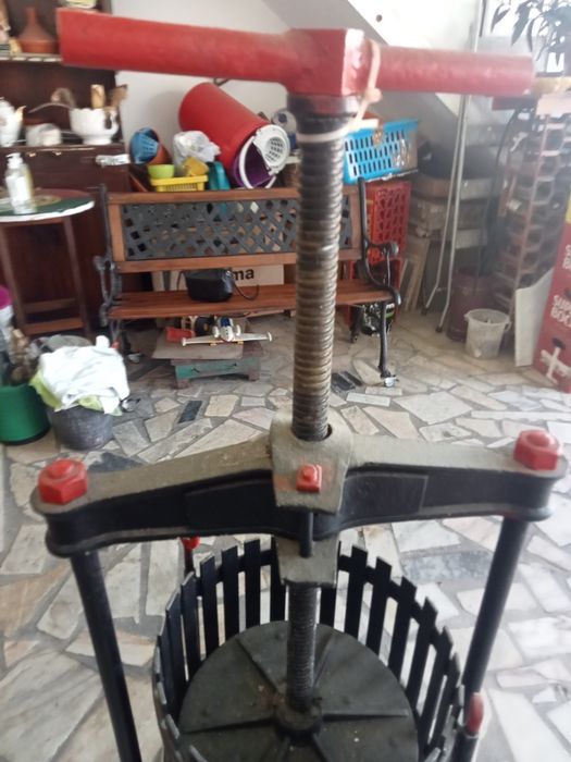 Prensa santenaria